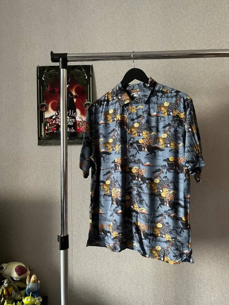 Рубашка Uniqlo ‘безликие скачки’ 🏇 — фото 3