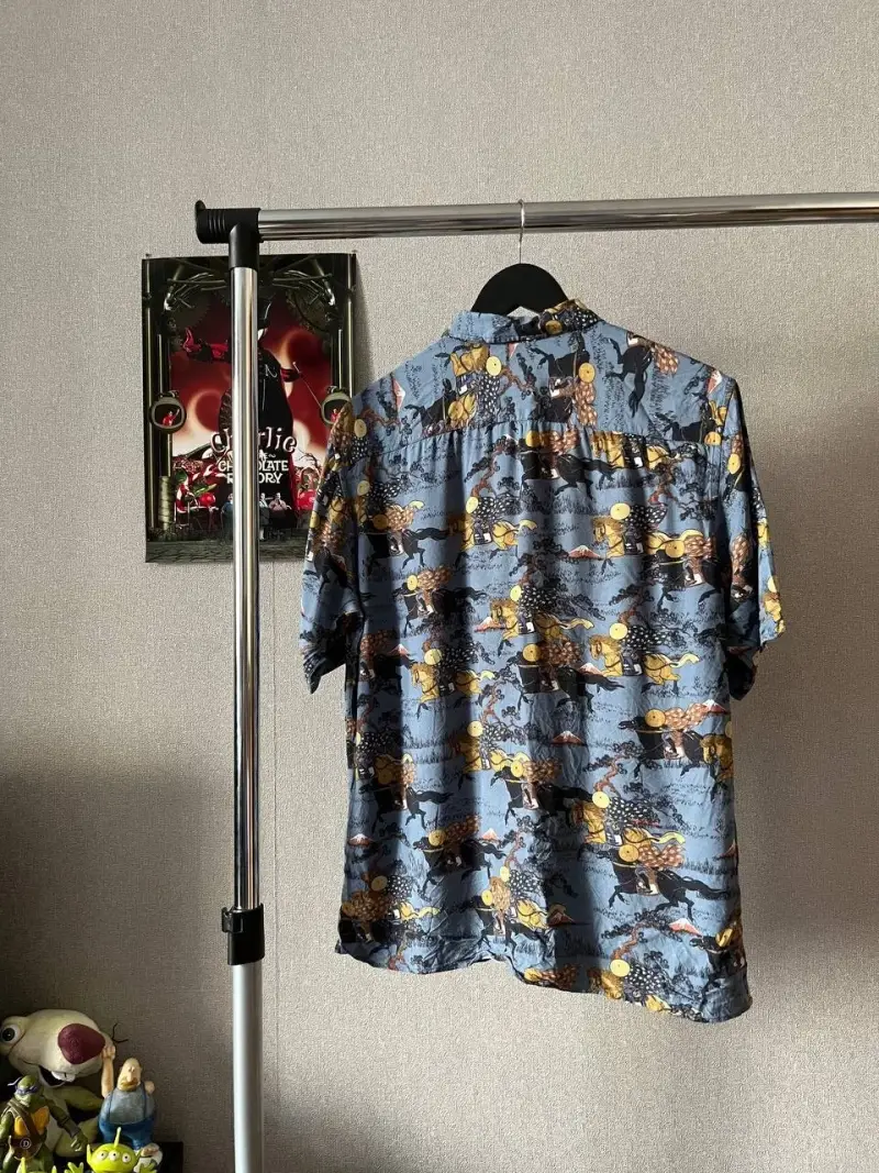 Рубашка Uniqlo ‘безликие скачки’ 🏇 — фото 4